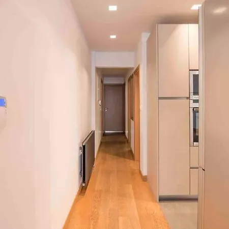 Luxury Living Apartment *